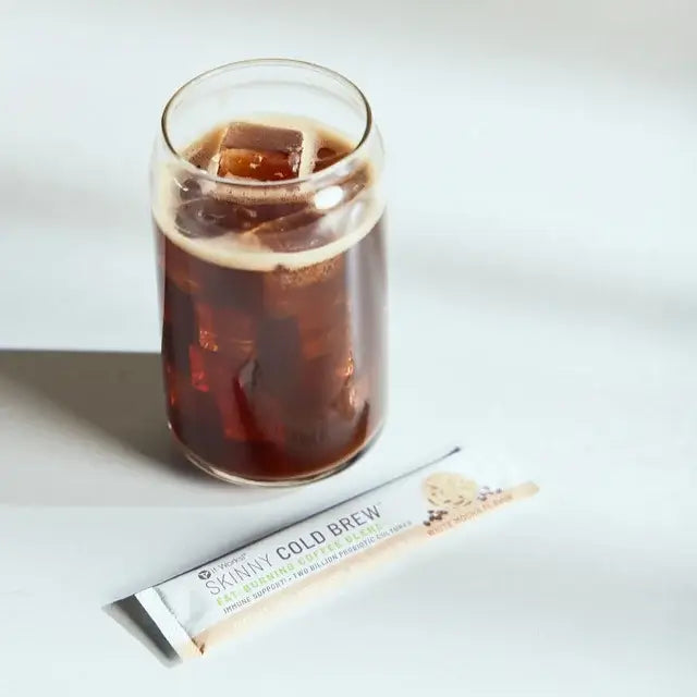 It Works SKNY Cold Brew – White Mocha | Fat-Burning Coffee Blend with Probiotics, 15 Single-Serve Packets.